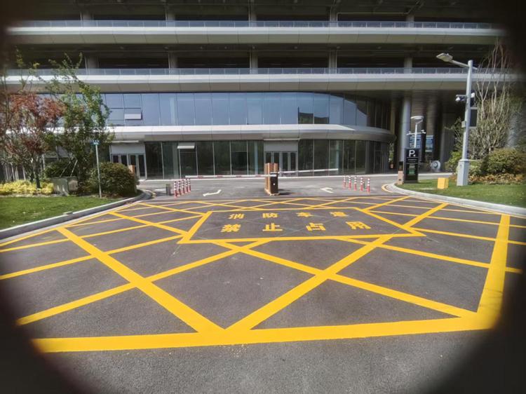 嘉兴市南湖区亿达建设消防通道网格线划线