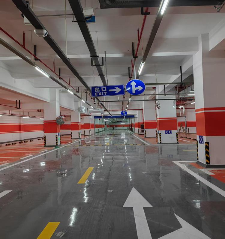 绍兴汽车城地下车库施工，包括车位划线，标识牌安装